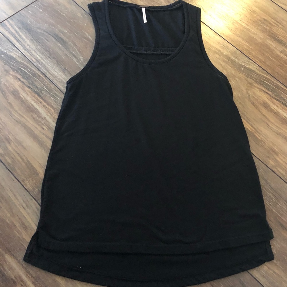 🔴3/$10🔴 Women’s Poof scoop neck black tank top🔴